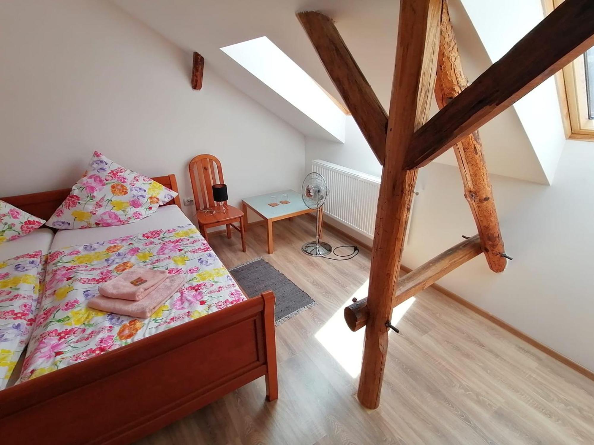 Casa Bunicii Hotel Sasca Montana Bagian luar foto