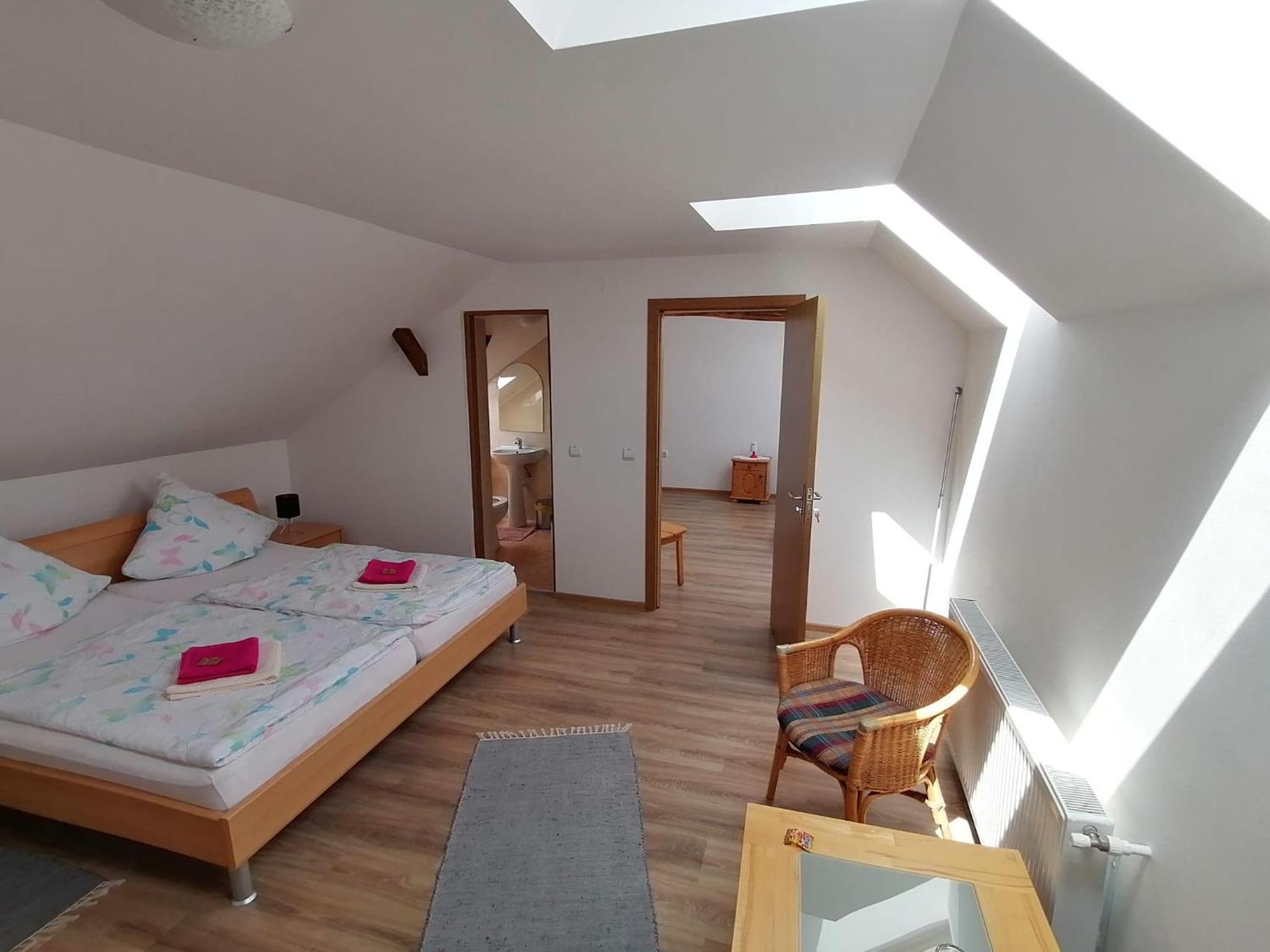 Casa Bunicii Hotel Sasca Montana Bagian luar foto