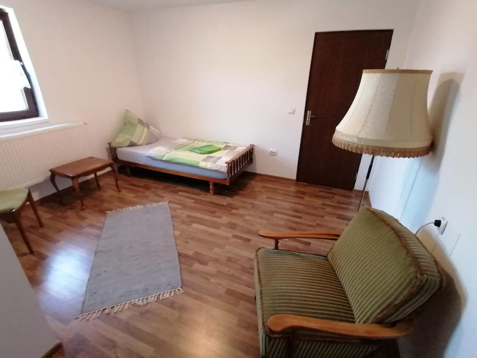Casa Bunicii Hotel Sasca Montana Bagian luar foto