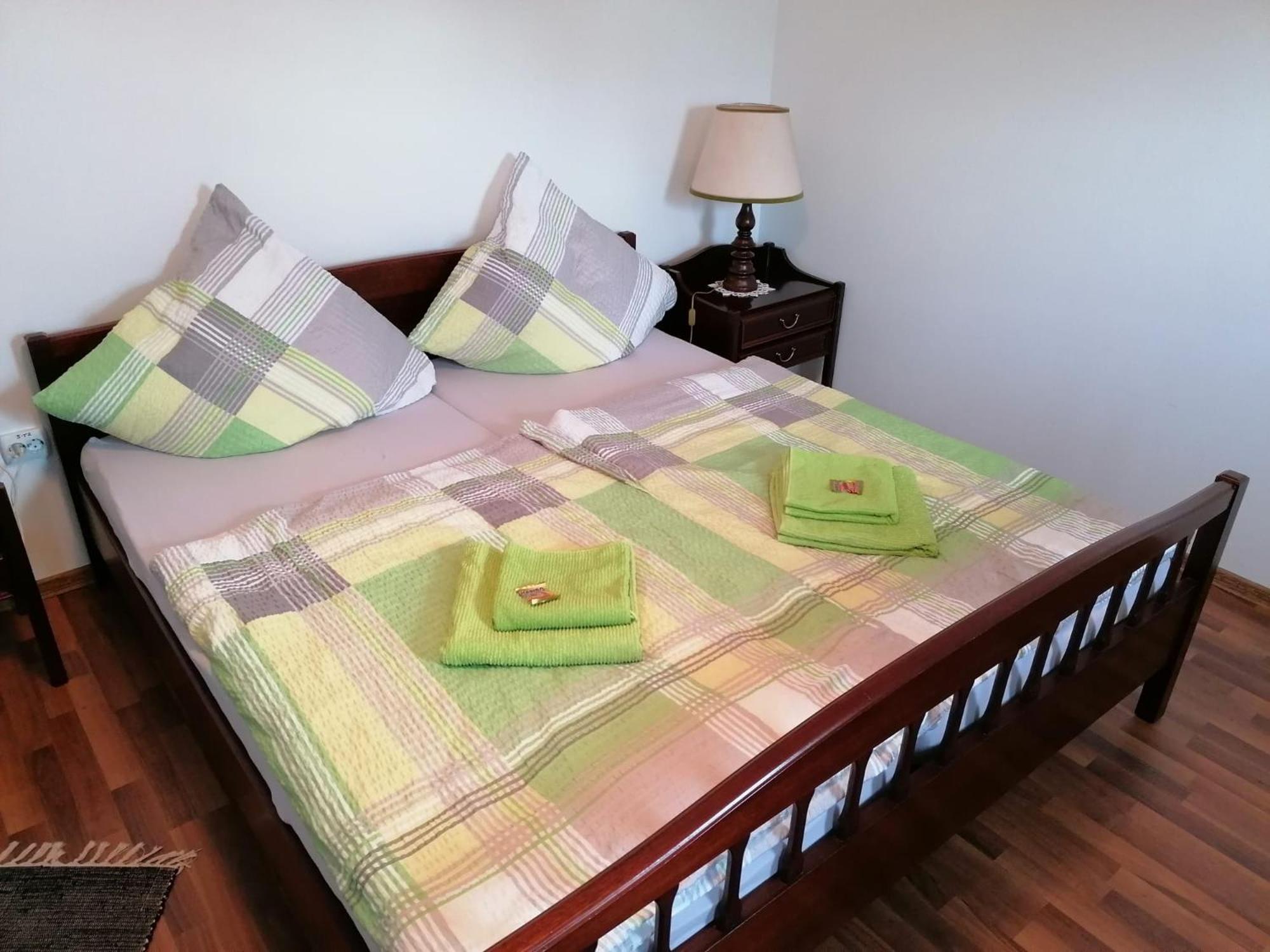 Casa Bunicii Hotel Sasca Montana Bagian luar foto